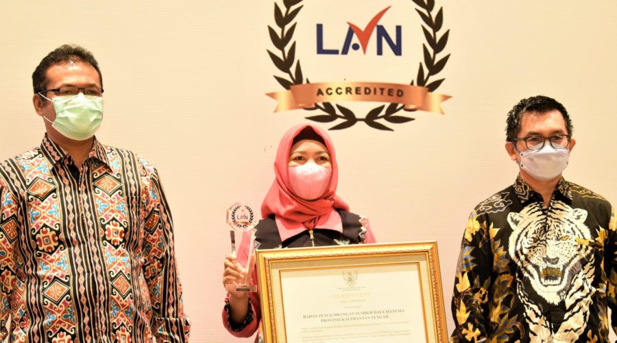 Penyerahan Sertifikat Akreditasi Lembaga Pelatihan Tahun 2021