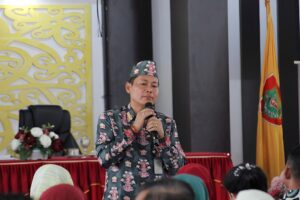 Staf Ahli (Sahli) Gubernur Kalteng Bidang Ekonomi, Keuangan, dan Pembangunan, Yuas Elko Berikan Ceramah Isu Strategis Kepemimpinan Pada Peserta PKA Gelombang I Provinsi Kalimantan Tengah Tahun 2023