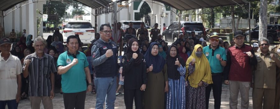 Gubernur Kalteng Gelar Pasar Murah dan Serahkan 31 Sapi Kurban di Sukamara