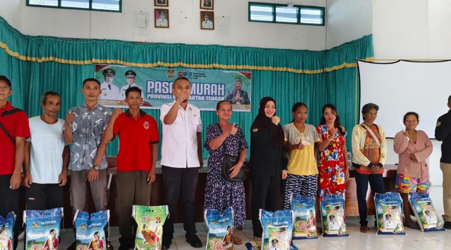 Gubernur Kalteng H. Sugianto Sabran Melaksanakan Pasar Murah di Kecamatan Balai Riam, Kabupaten Sukamara