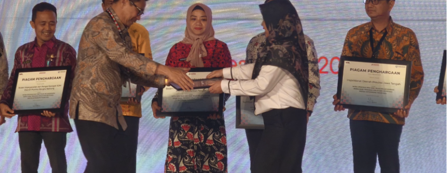 BPSDM Prov.Kalteng menerima penghargaan dari KPK RI