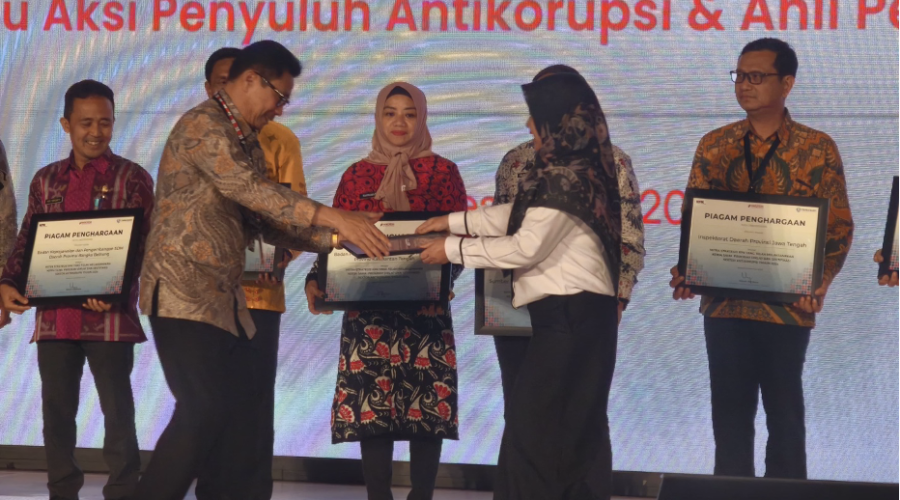 BPSDM Prov.Kalteng menerima penghargaan dari KPK RI