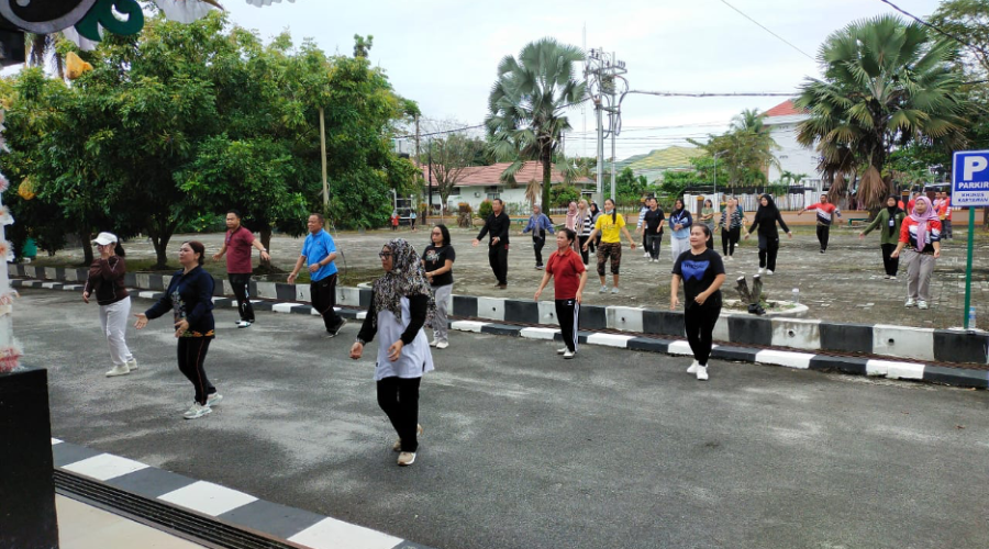 Semangat Kebugaran dan Kebersamaan: BPSDM Provinsi Kalteng Gelar Senam Bersama untuk Meningkatkan Produktivitas